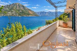 Dvosoban stan na prvoj liniji do mora sa panoramskim pogledom, Kostanjica, Kotor